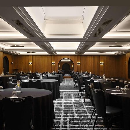 Vogue Hotel Montreal Downtown, Curio Collection By Hilton Exterior photo