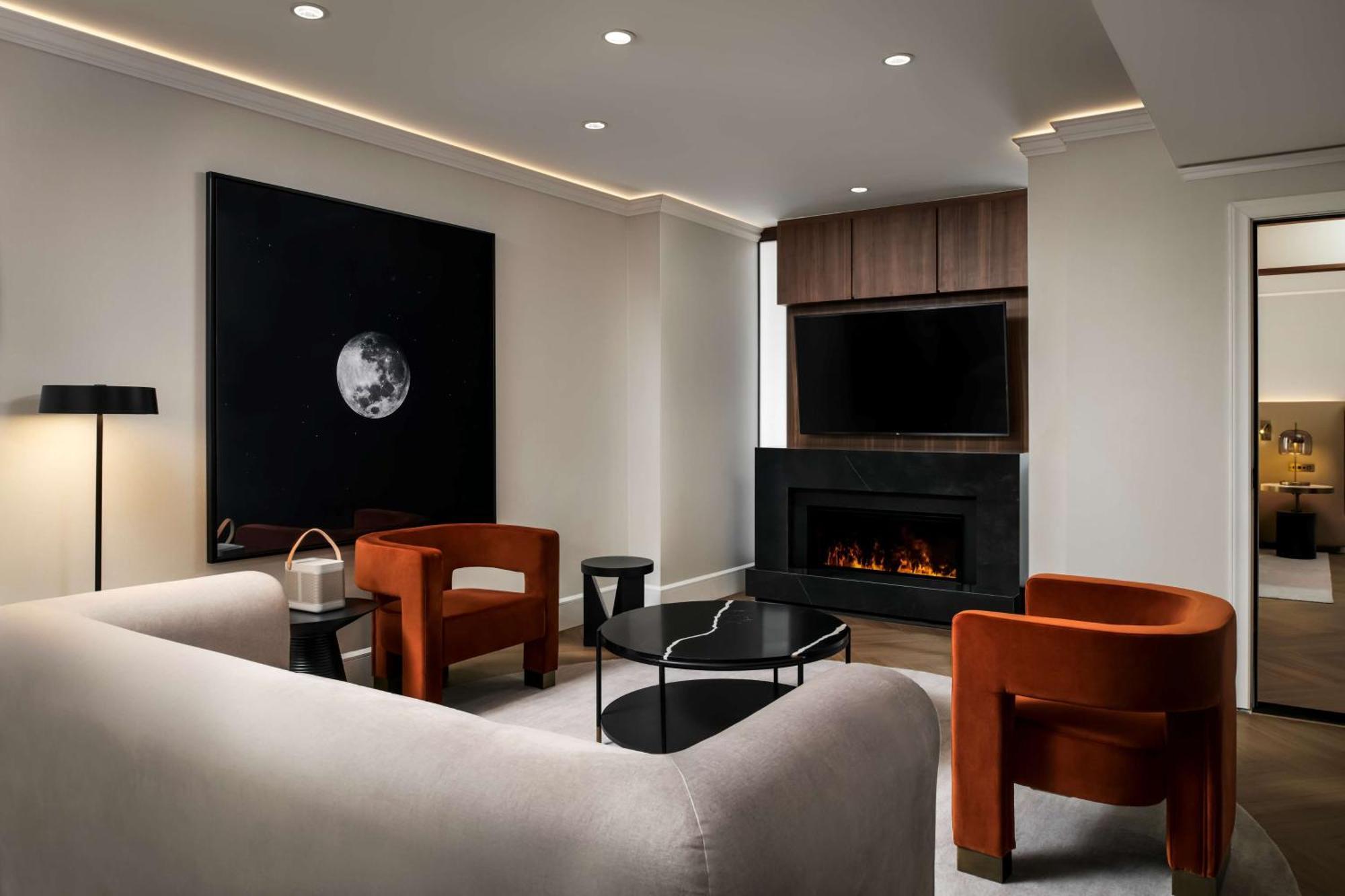 Vogue Hotel Montreal Downtown, Curio Collection By Hilton Exterior photo