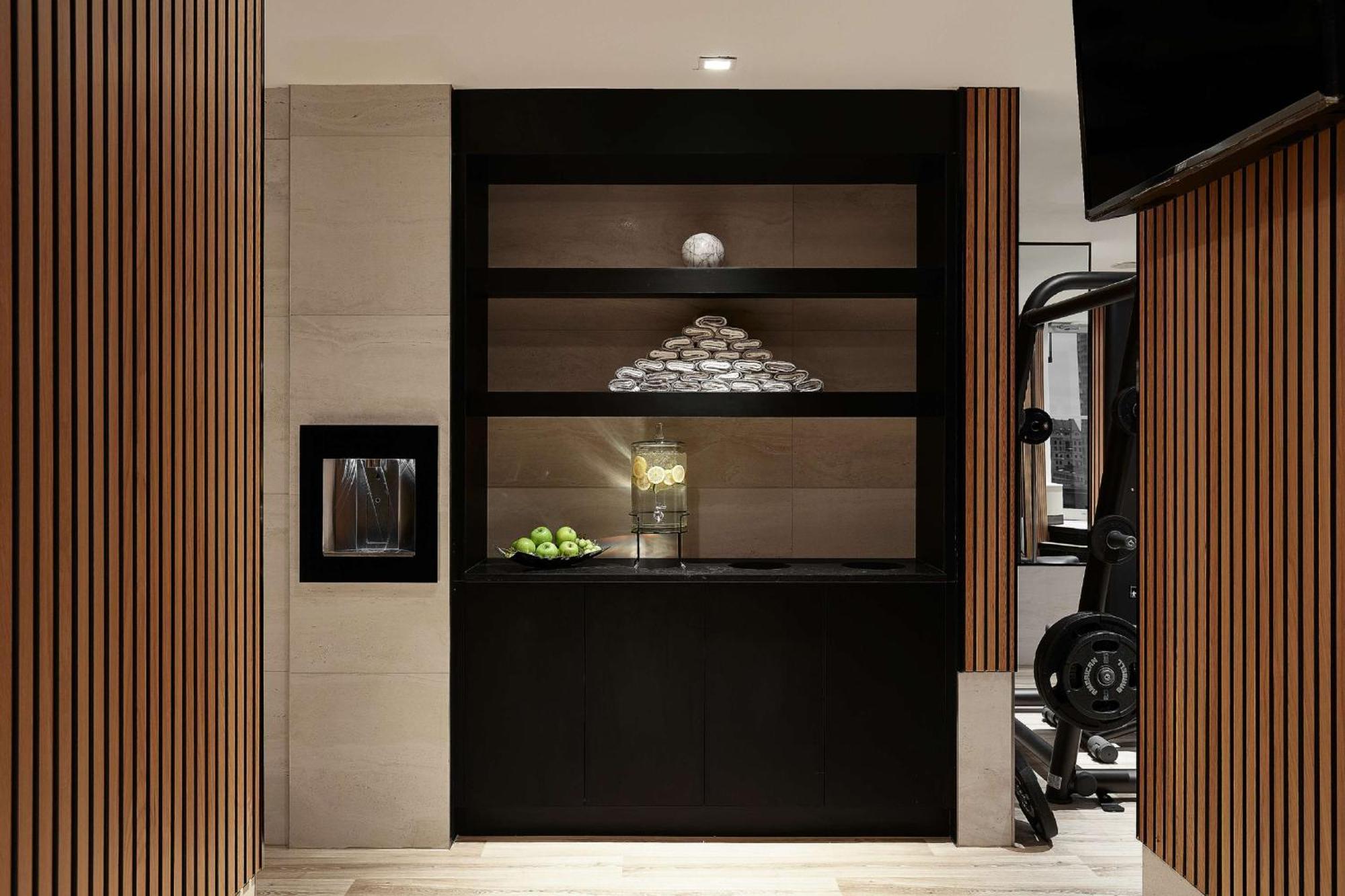 Vogue Hotel Montreal Downtown, Curio Collection By Hilton Exterior photo