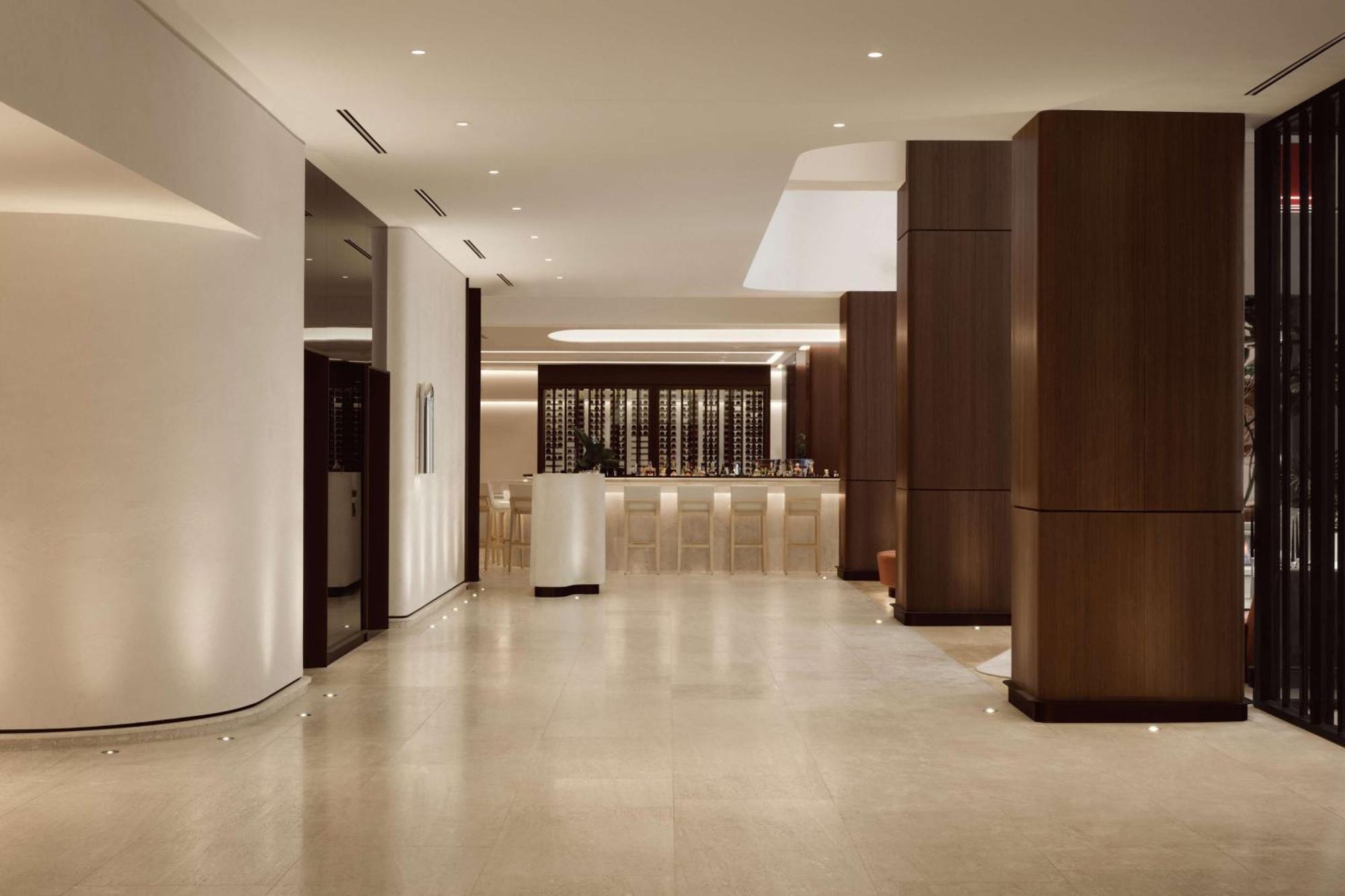 Vogue Hotel Montreal Downtown, Curio Collection By Hilton Exterior photo