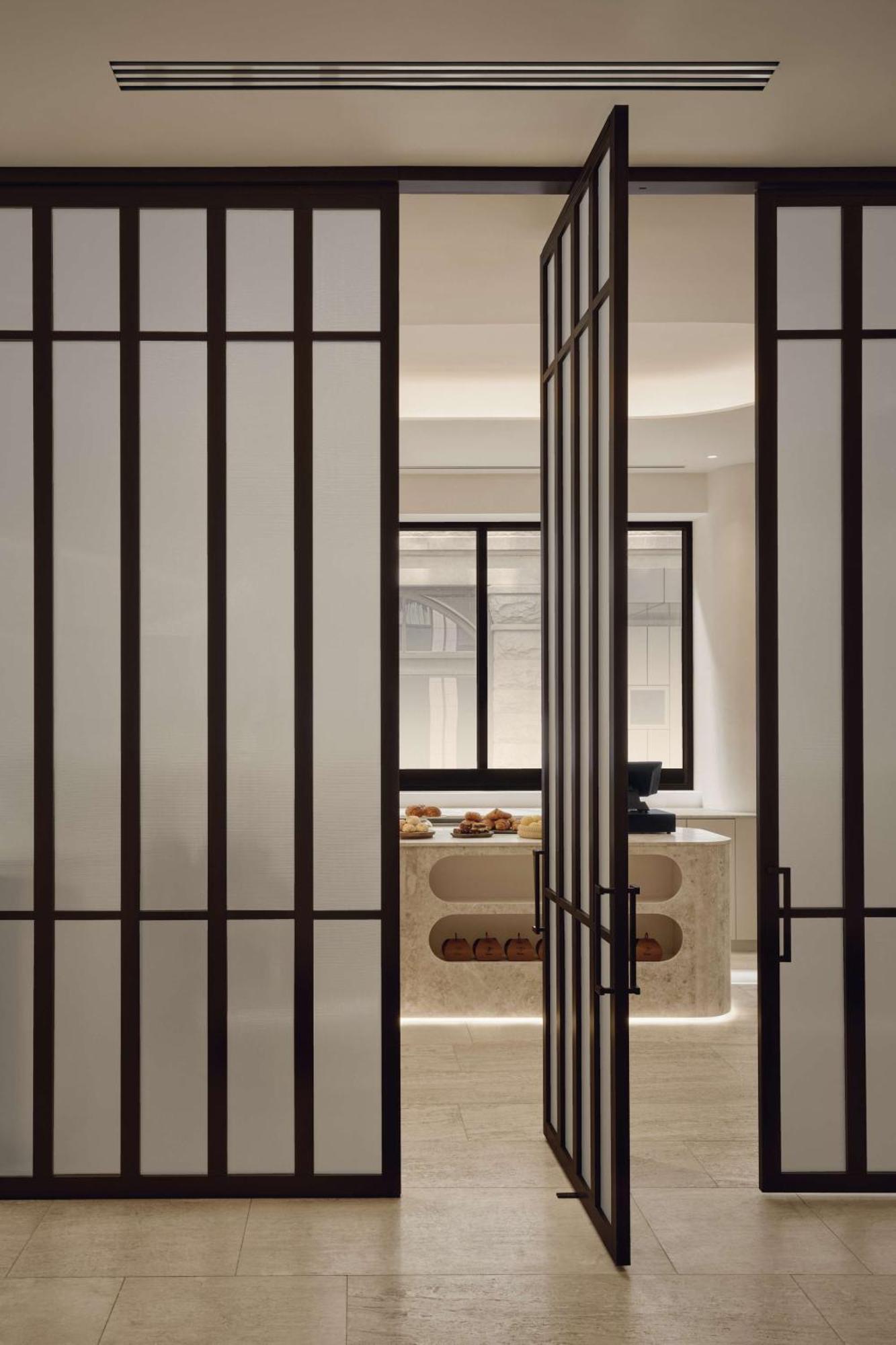 Vogue Hotel Montreal Downtown, Curio Collection By Hilton Exterior photo