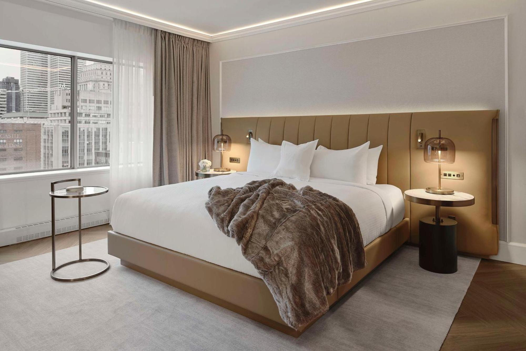 Vogue Hotel Montreal Downtown, Curio Collection By Hilton Exterior photo